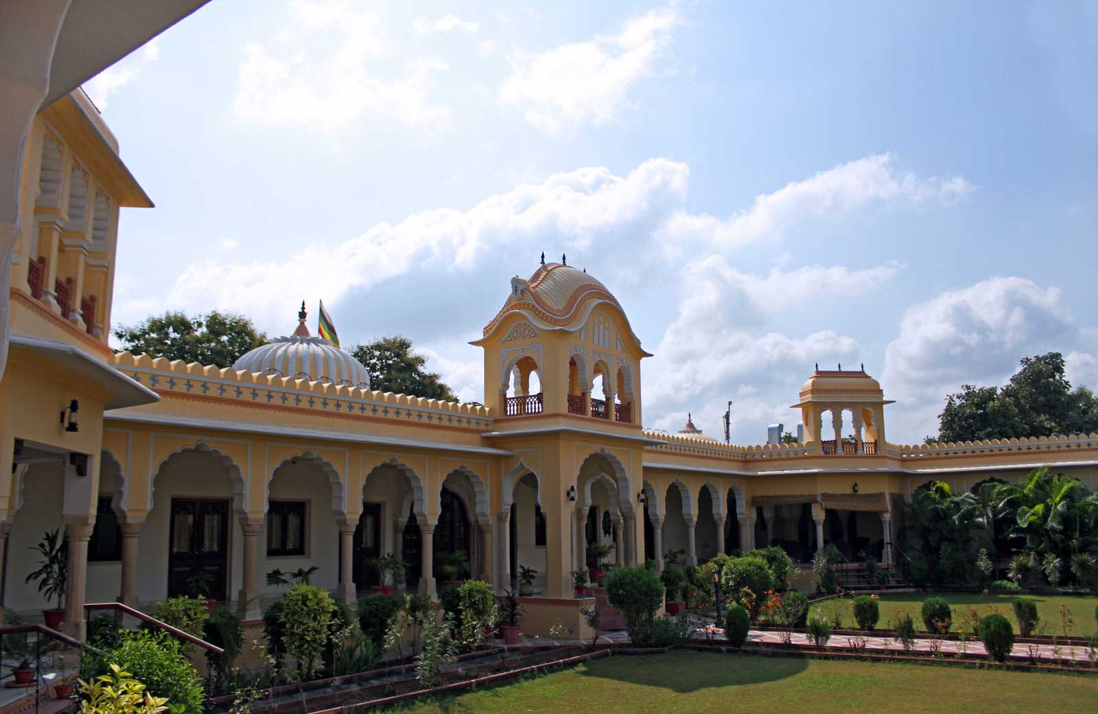 Amar Mahal, Orchha, North India 14.jpg