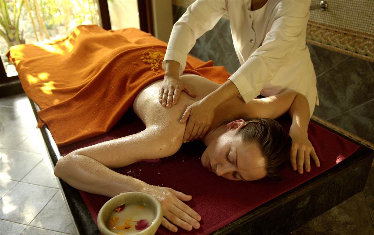 Ananda in the Himalayas, Rishikesh, North India 8.jpg