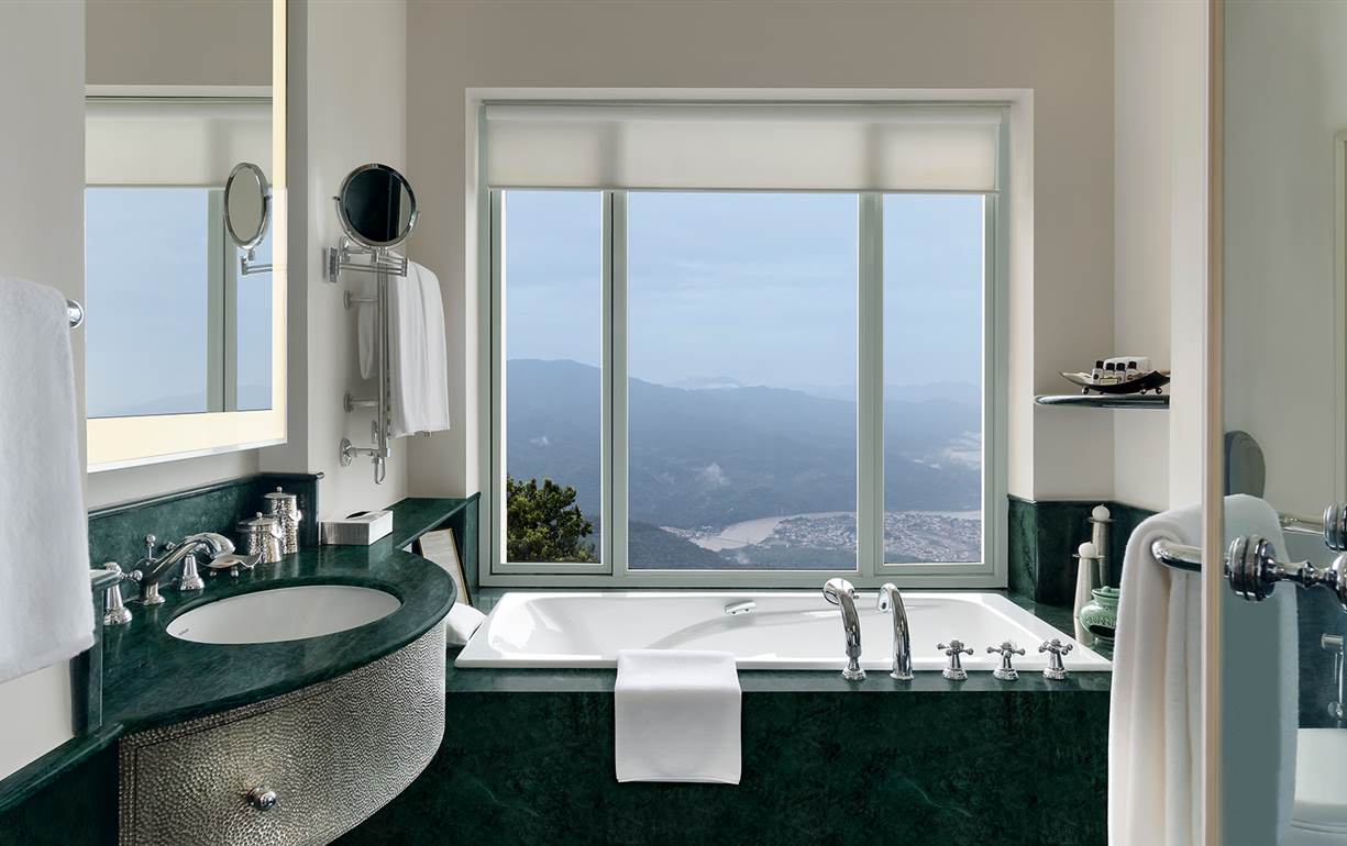 Ananda in the Himalayas, Rishikesh, North India 17.jpg