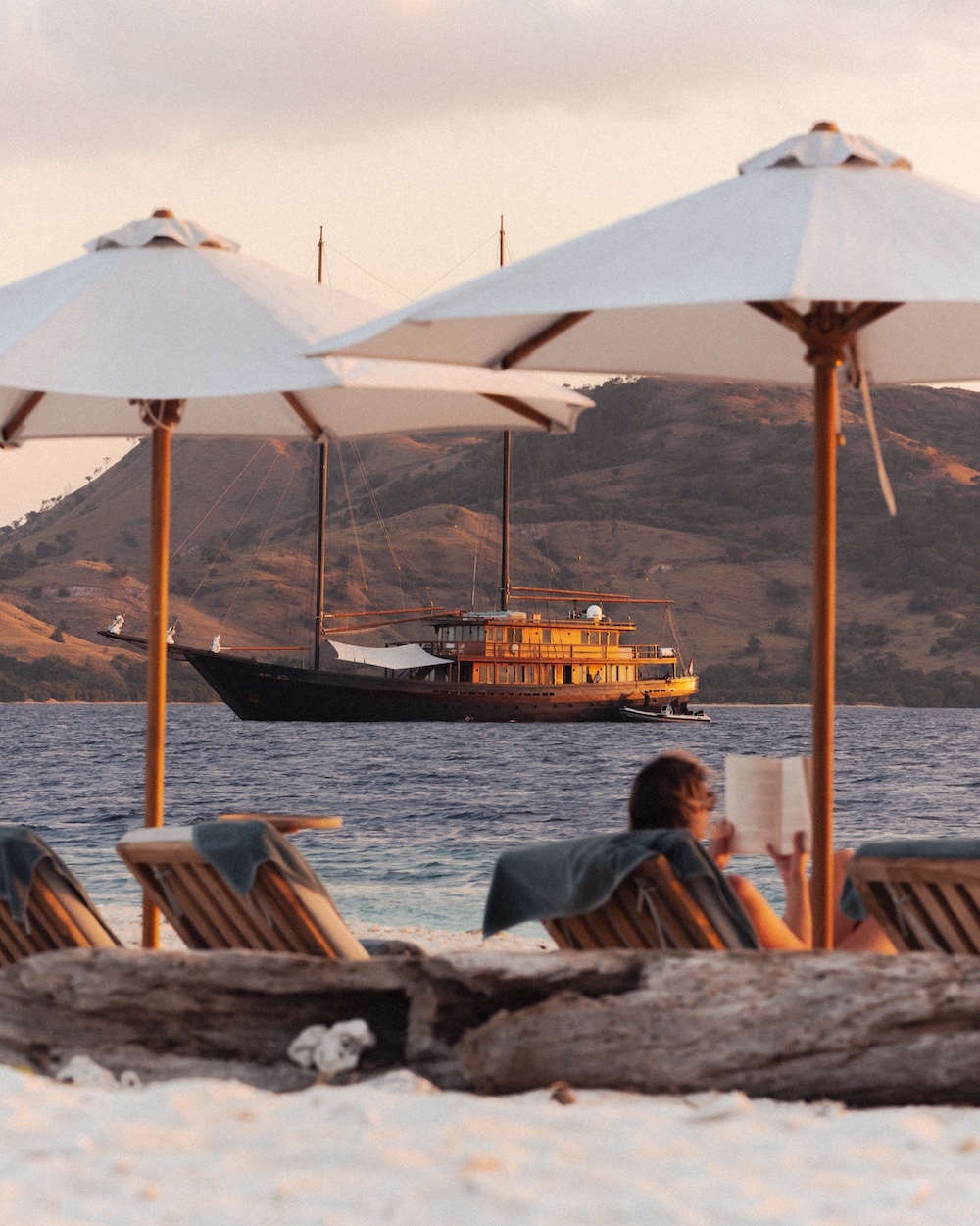 Vela, Komodo, Raja Ampat, Indonesia 16.jpg