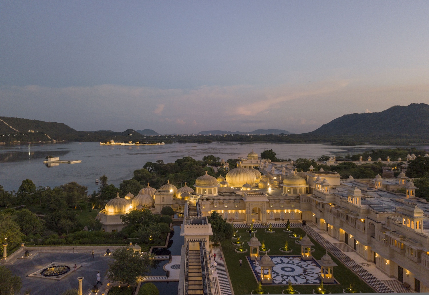 The Oberoi Udaivilas, Udaipur, North India 7.jpg