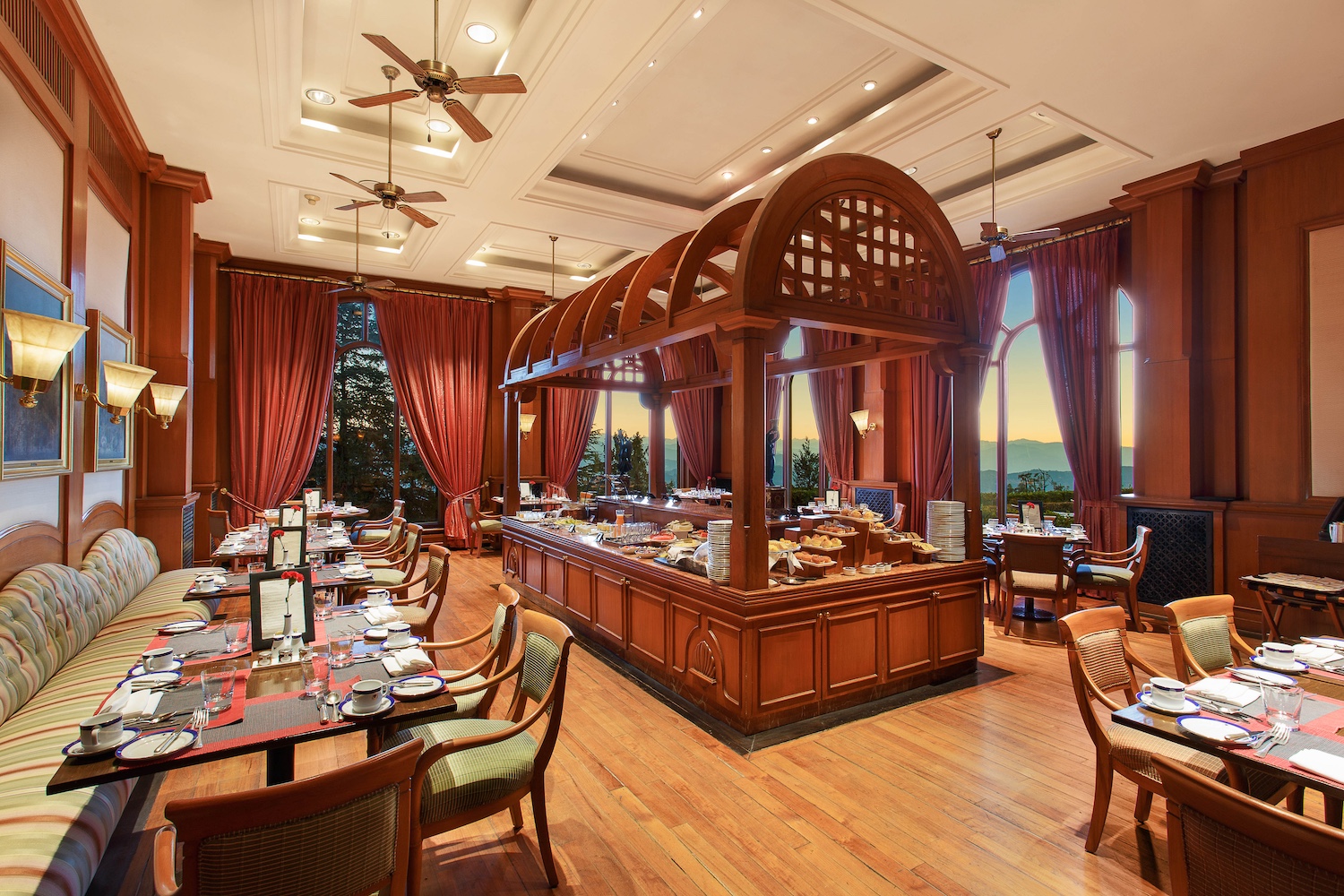 Wildflower Hall, Shimla, North India 2.jpg