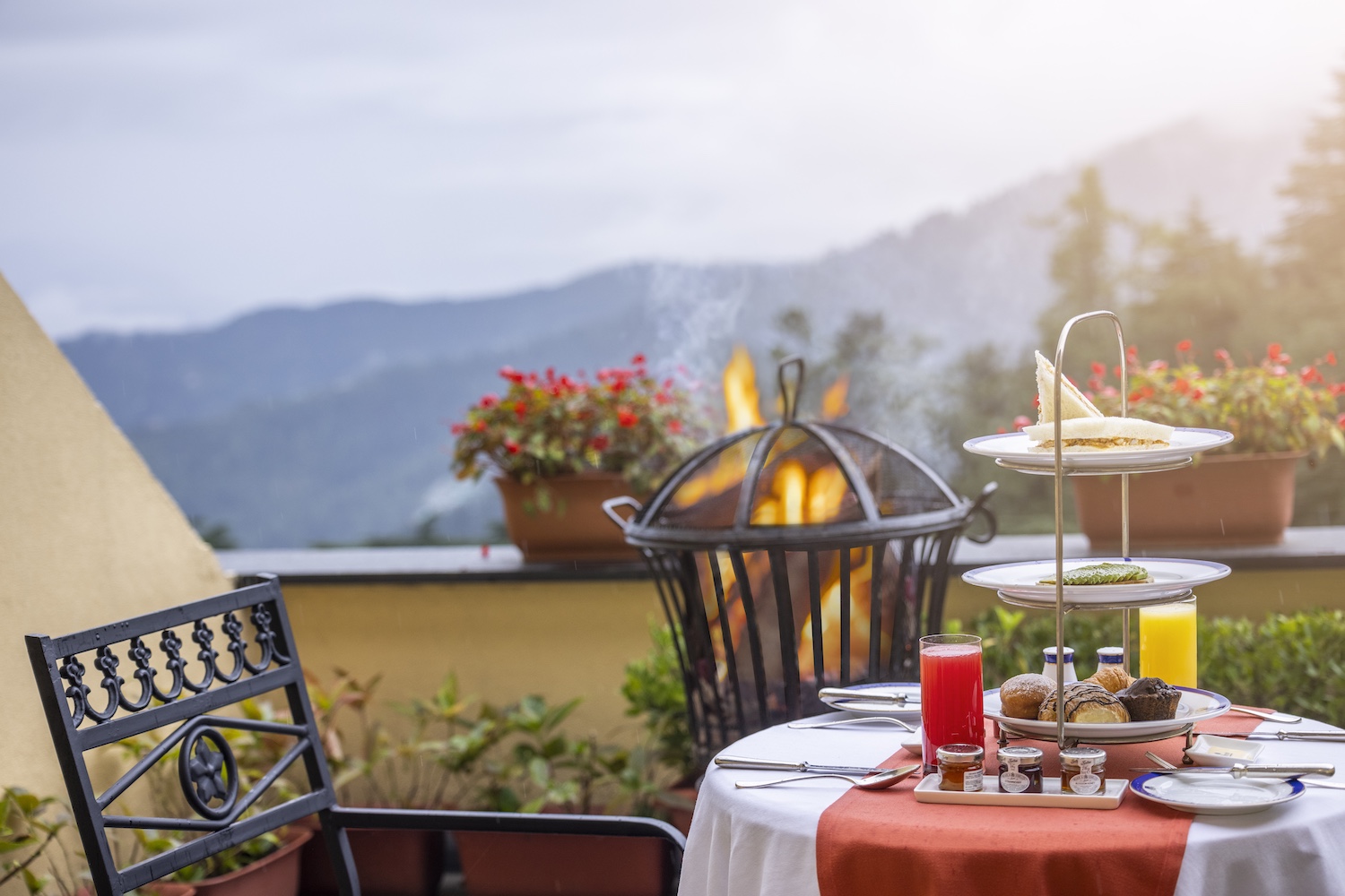 Wildflower Hall, Shimla, North India 10.jpg