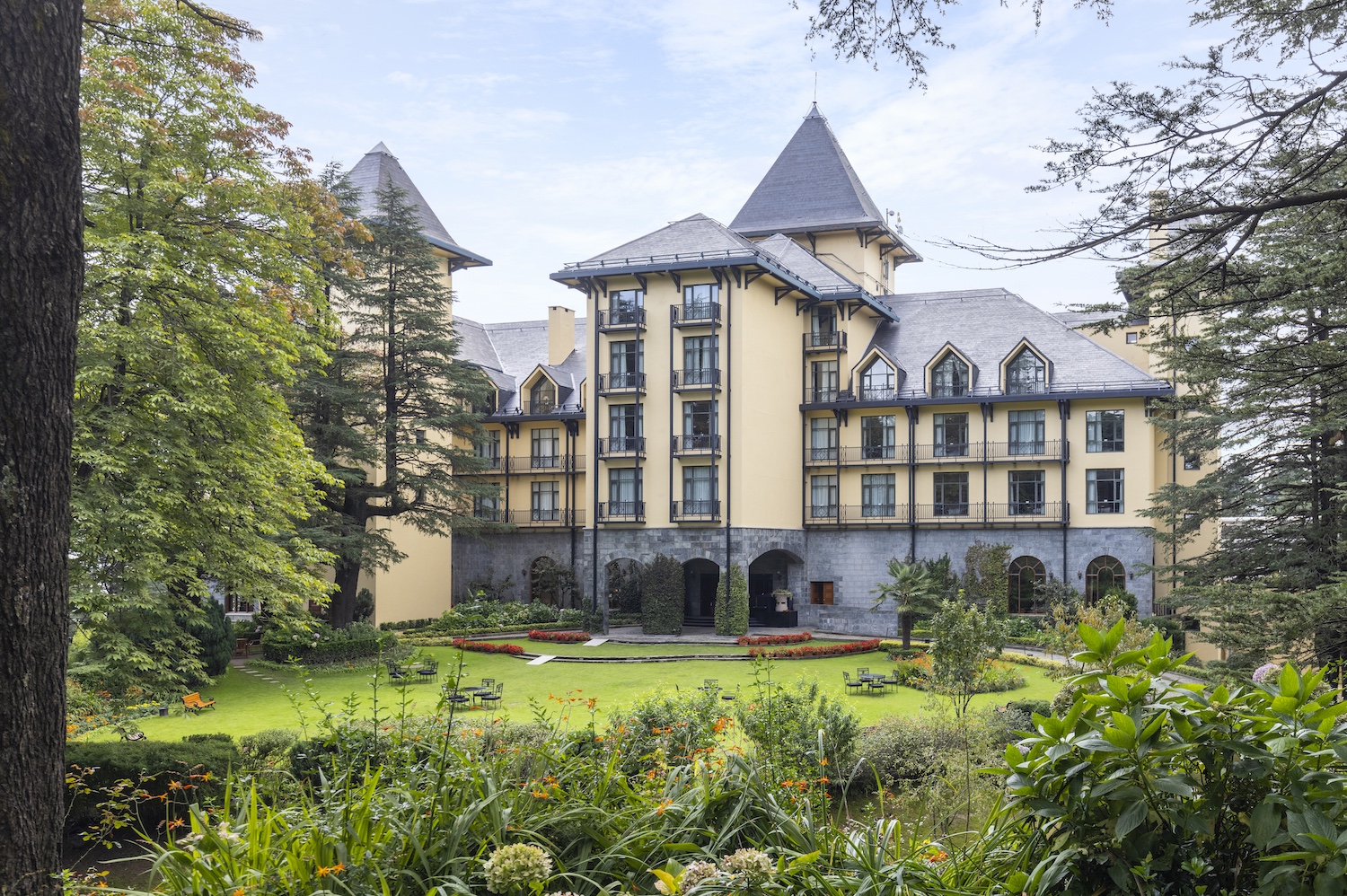 Wildflower Hall, Shimla, North India 17.jpg