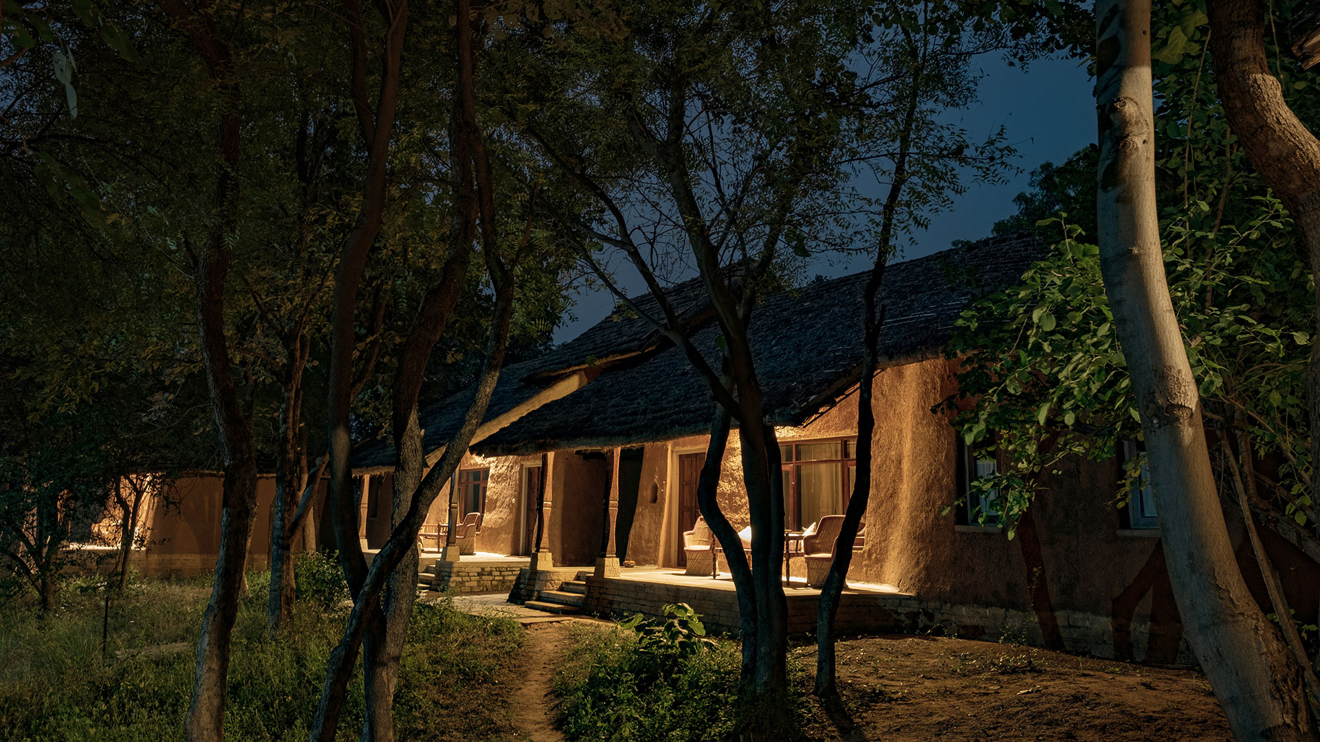 Sarai at Toria, Khajuraho, India 2.jpg