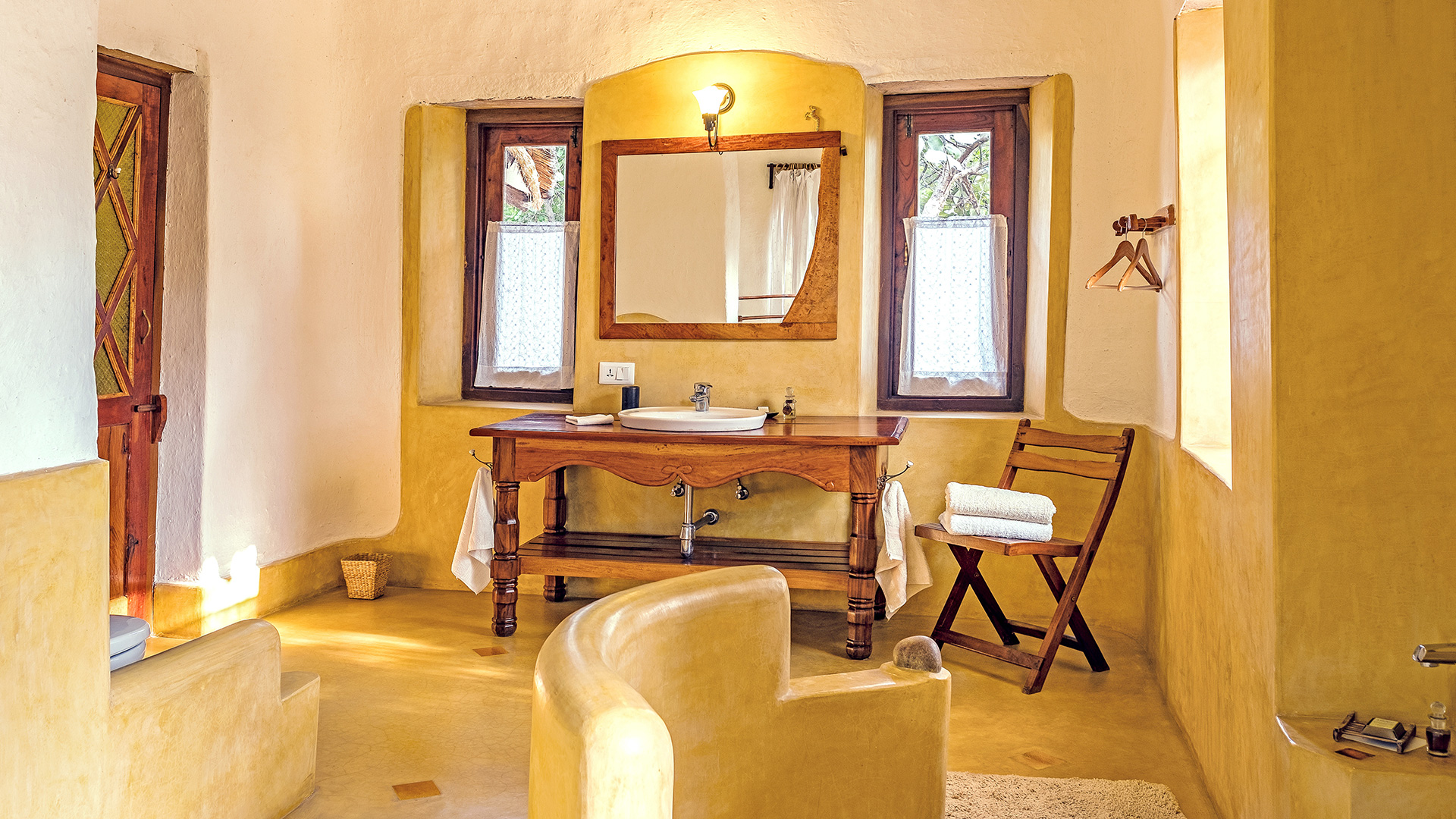 Sarai at Toria, Khajuraho, India 3.jpg