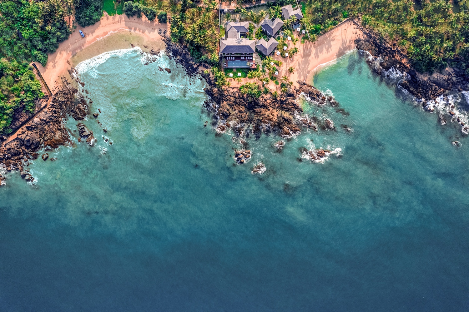 Ahu Bay, Ahungalla, Sri Lanka 2.jpg