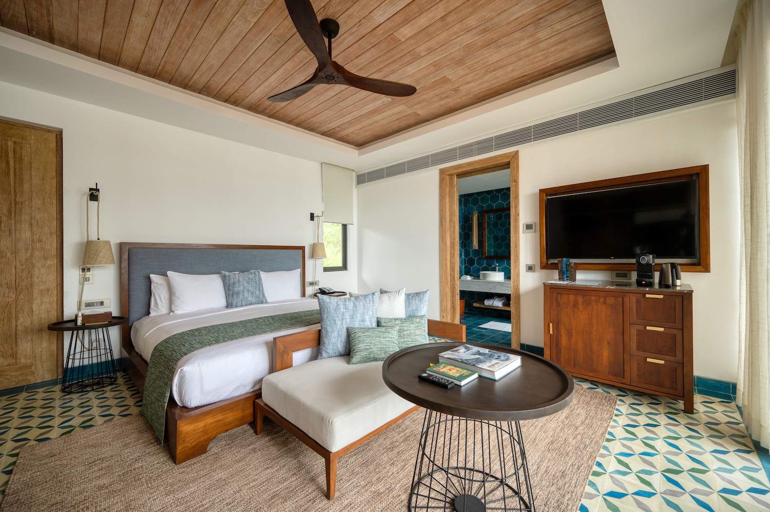 Ahu Bay, Ahungalla, Sri Lanka 10.jpg