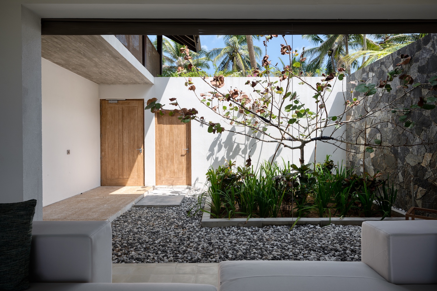 Ahu Bay, Ahungalla, Sri Lanka 14.jpg