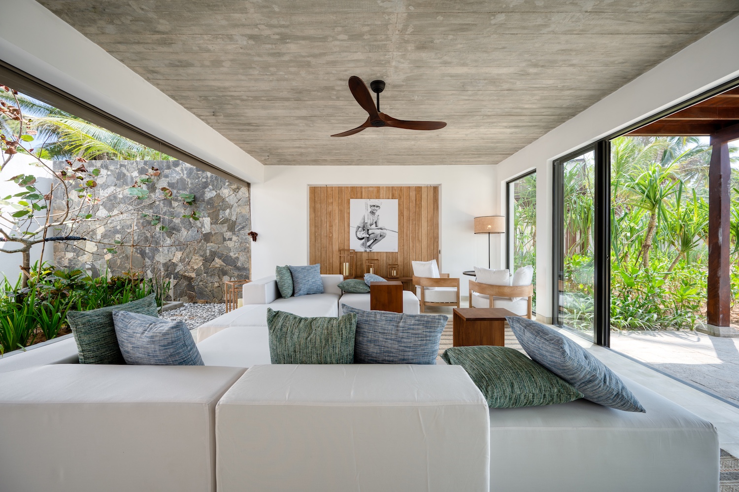 Ahu Bay, Ahungalla, Sri Lanka 15.jpg