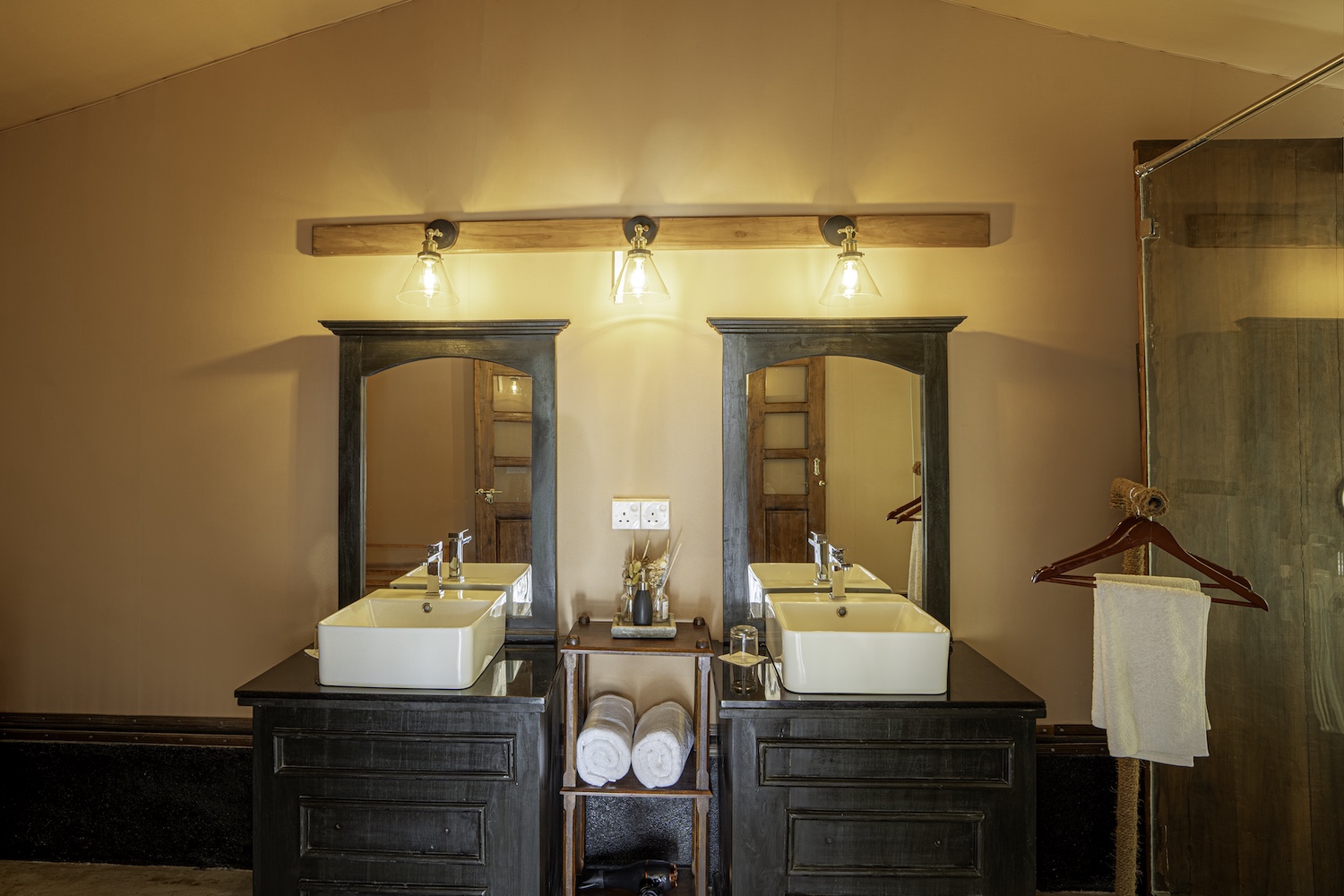 Leopard Trails Wilpattu National Park, Sri Lanka 10.jpg