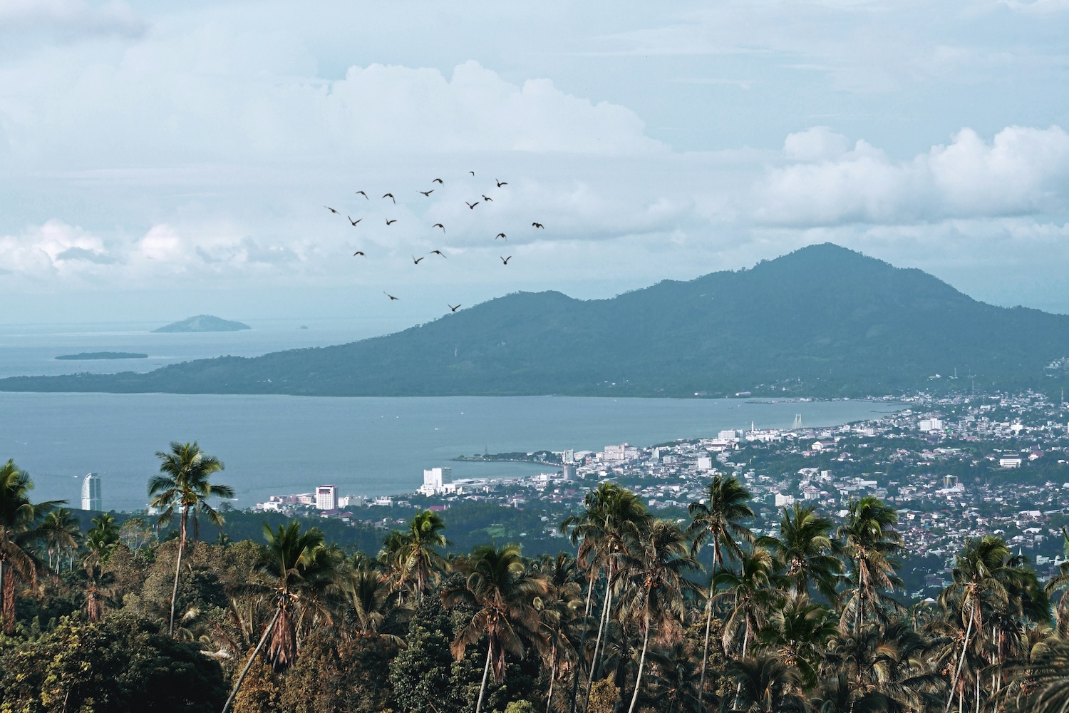 Manado, Sulawesi, Indonesia 1.jpg