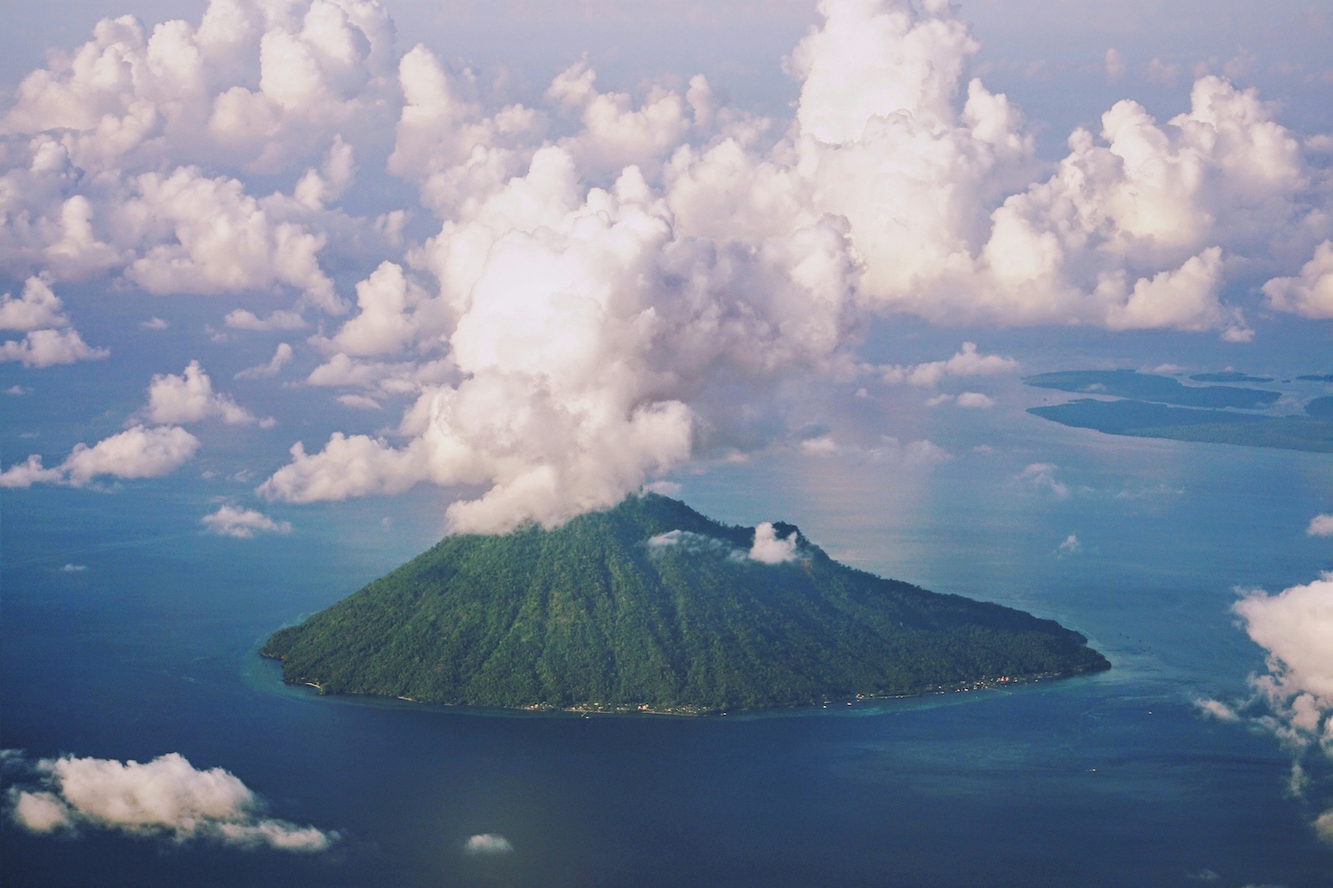 Manado, Sulawesi, Indonesia 2.jpg