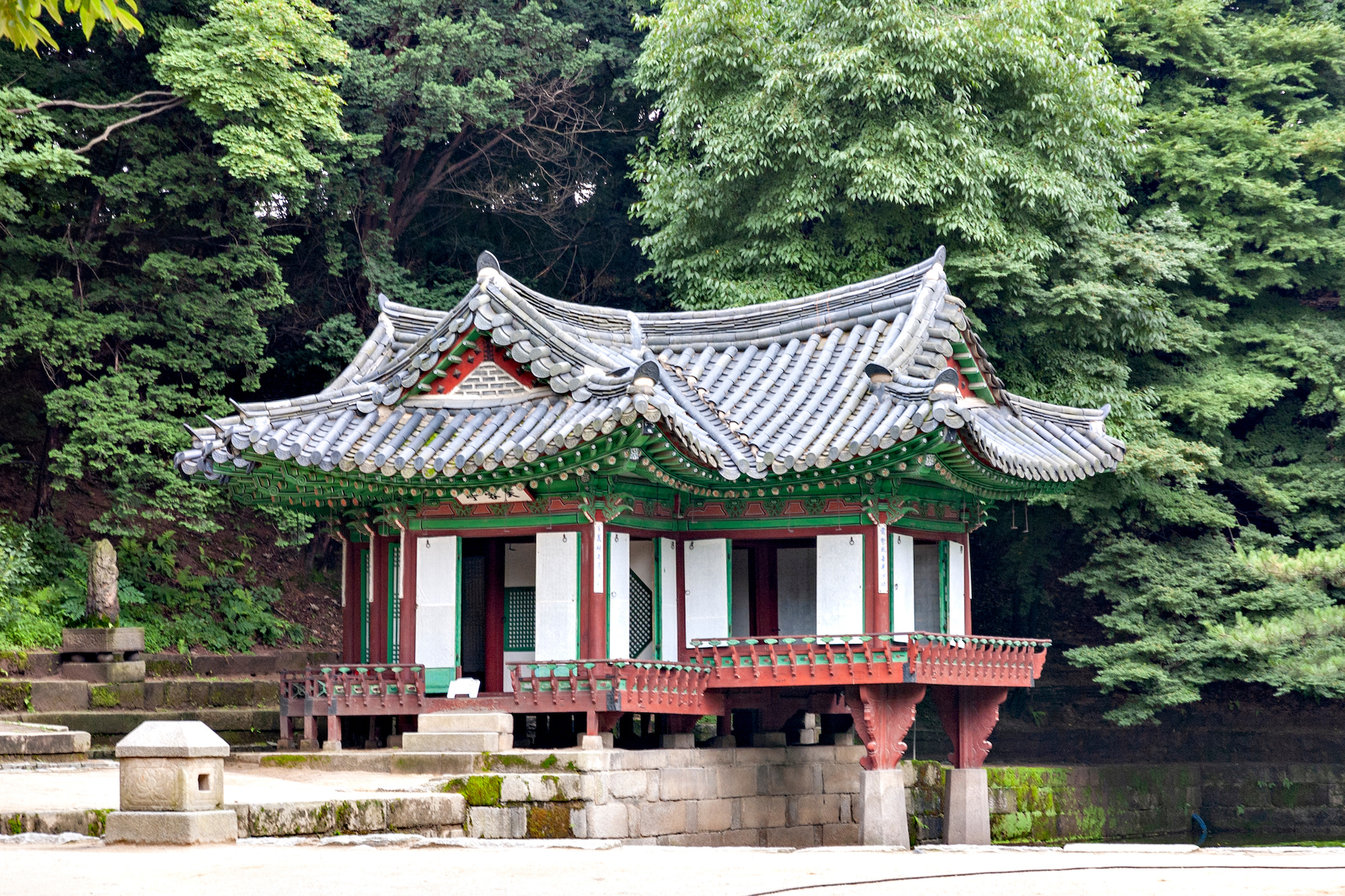 Changdeokgung palace in Seoul, Korea.jpeg