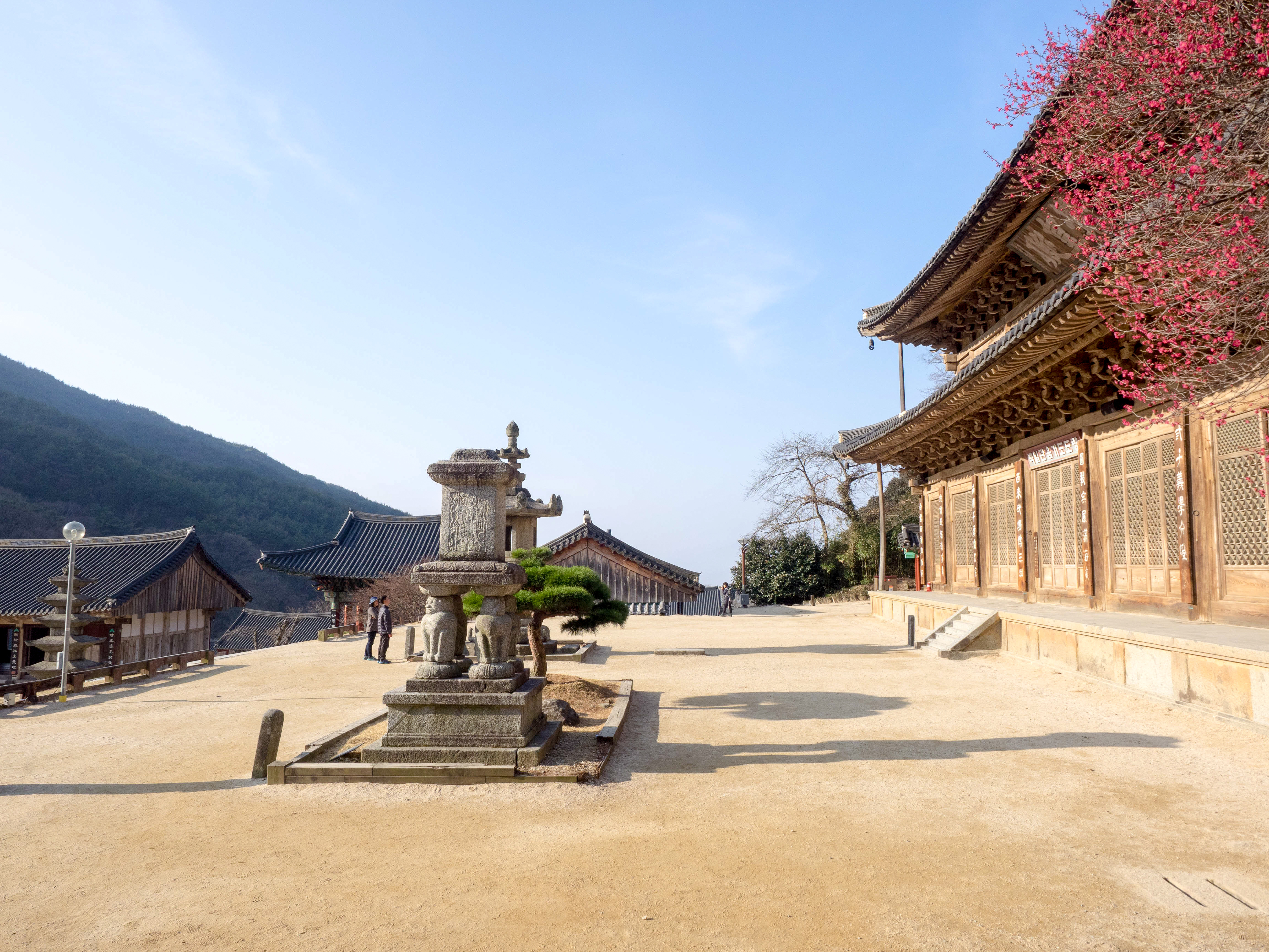 Hwaeomsa Temple, Jirisan Mountain, Korea.jpeg